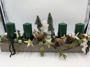 Adventsgesteck Holzkasten Rehe Tannenbäume grün gold – Ansicht 5