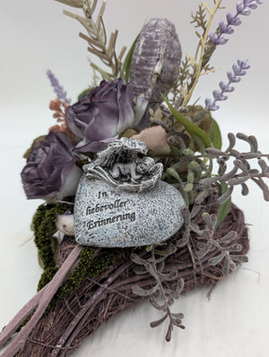Trauergesteck Engel Herz Rosen Lavendel lila – Ansicht 3