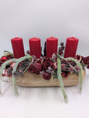 Adventsgesteck Holzschale Rosen Zapfen Beeren rot – Ansicht 9