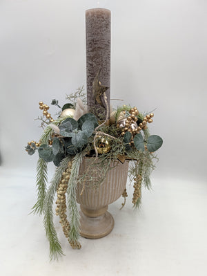 Weihnachtsgesteck Kerze Eukalyptus Kugeln creme gold – Ansicht 3