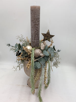 Weihnachtsgesteck Kerze Eukalyptus Kugeln creme gold – Ansicht 7
