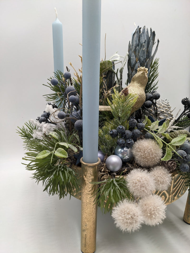 Adventsgesteck Kerze Vogel Repeus Beeren Tanne blau