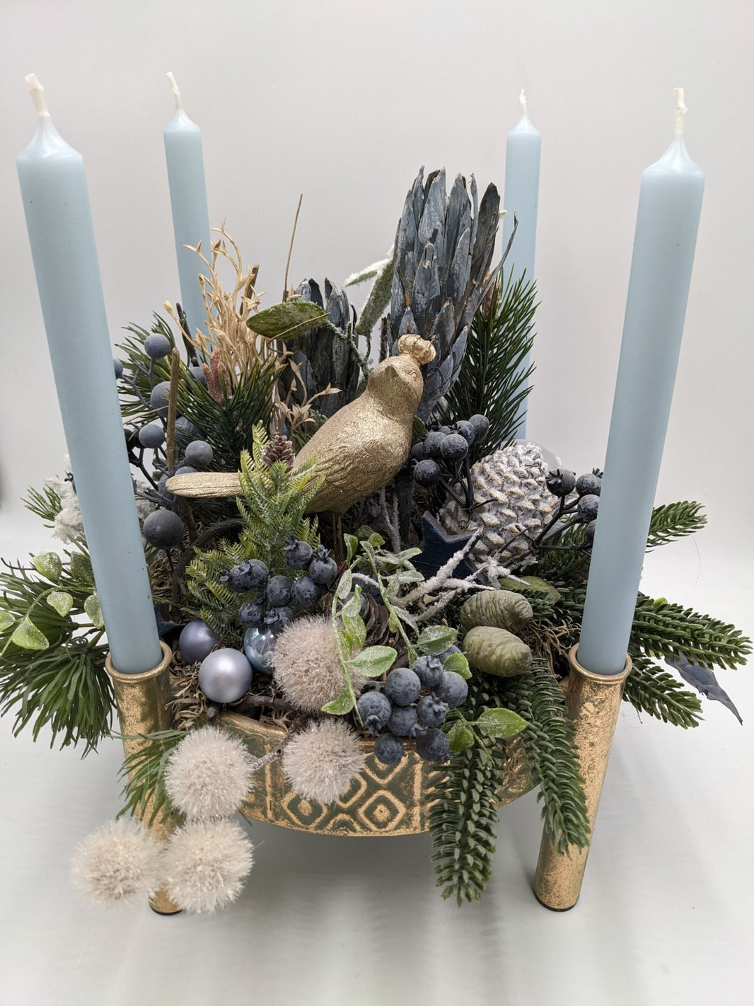 Adventsgesteck Kerze Vogel Repeus Beeren Tanne blau