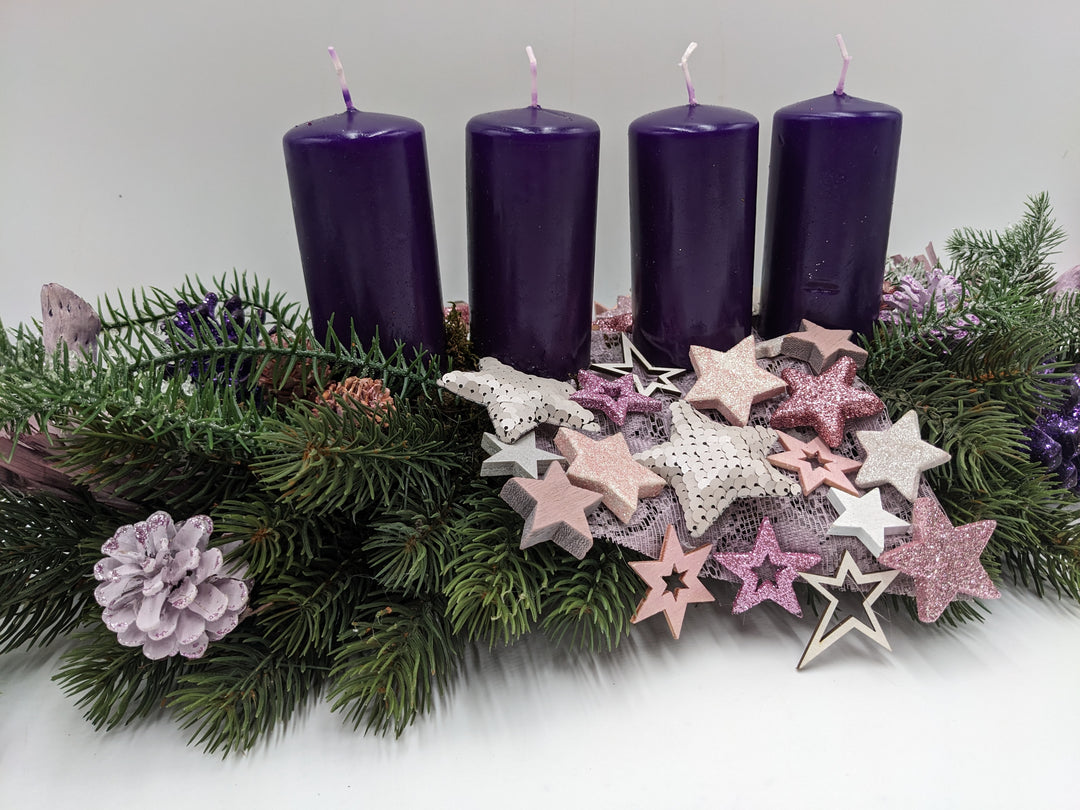 Adventsgesteck Kerze Stern Zapfen Tanne lila