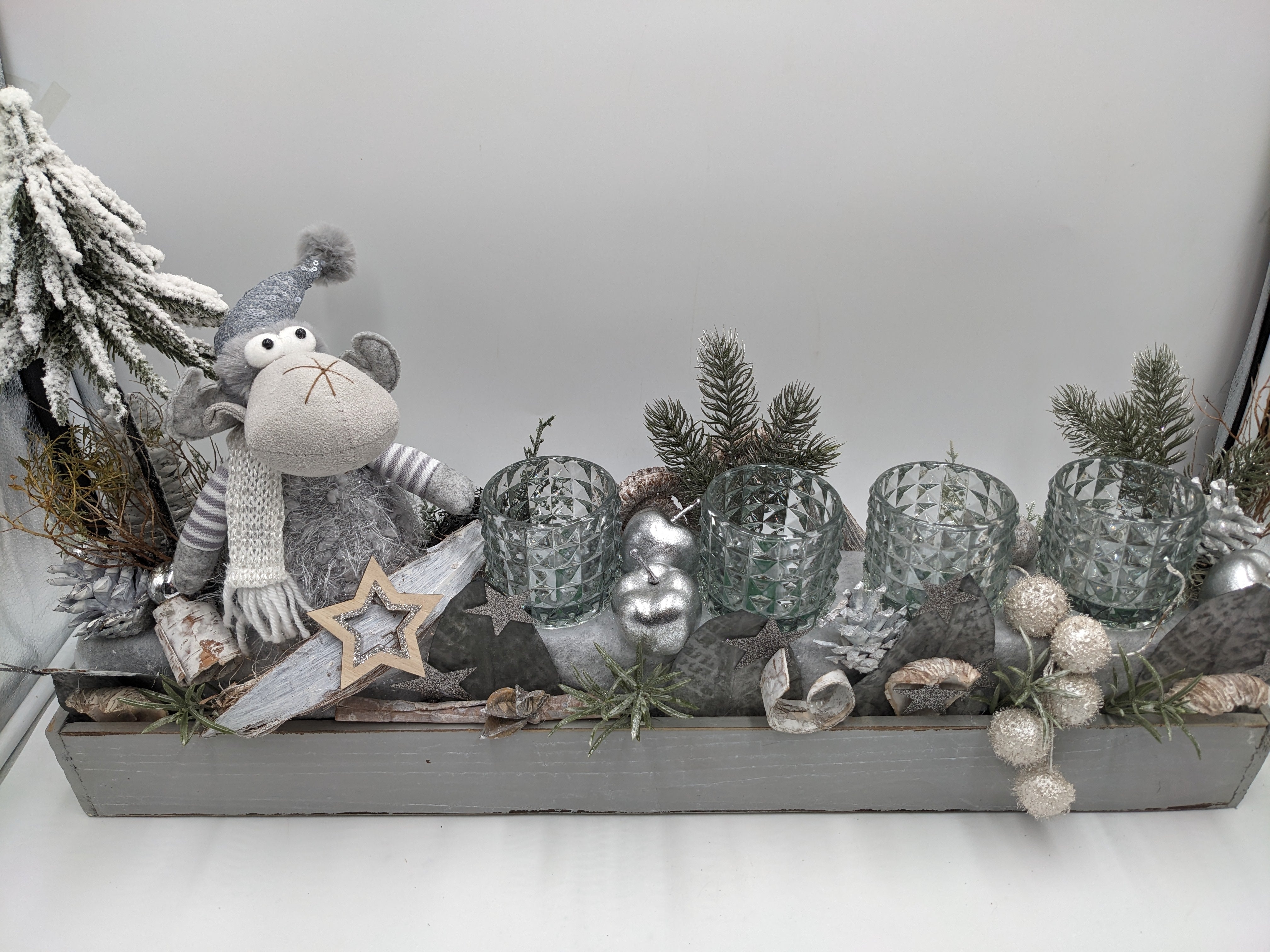 Adventsgesteck Teelicht Kugel Apfel Elch silber – Myfleur Adventsgesteck Teelicht Kugel Apfel Elch silber – Myfleur