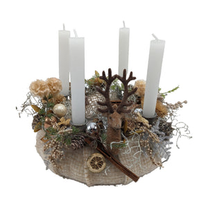Freigestellt Adventskranz Hirsch Kugeln Zapfen Zimt creme weiß