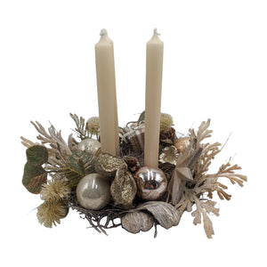 Freigestellt Adventsgesteck Kugeln Stern Geschenk creme champagner