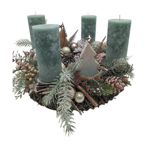 Freigestellt Adventskranz Kugeln Sterne Tannenbäumchen grün natur