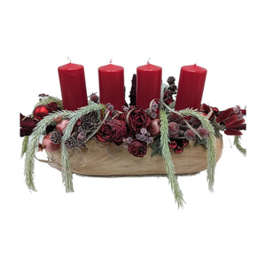 Freigestellt Adventsgesteck Holzschale Rosen Zapfen Beeren rot