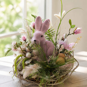 Szene Ostergesteck Hase Magnolie Federn Eier rosa creme
