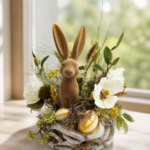Szene Ostergesteck Frühlingsgesteck Magnolien Hase Ostereier weiss gelb