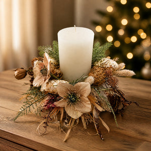 Szene Winterkranz Christrose Zapfen Kerze braun gold weiss