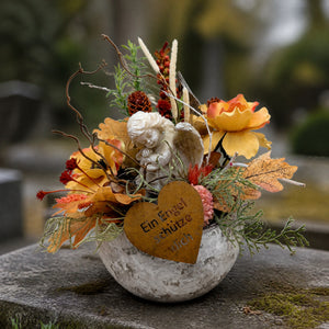 Szene Trauergesteck Engel Anemone Herbstlaub apricot orange