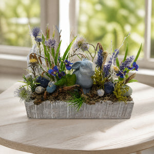 Szene Ostergesteck Frühlingsgesteck Hase Lavendel Eier Distel blau grün