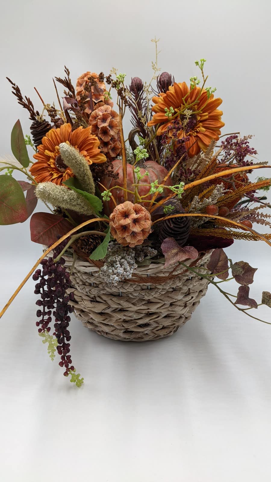 Herbstgesteck Herbstdekoration Kürbis Gerbera Beeren Blätter Gräser orange  grün