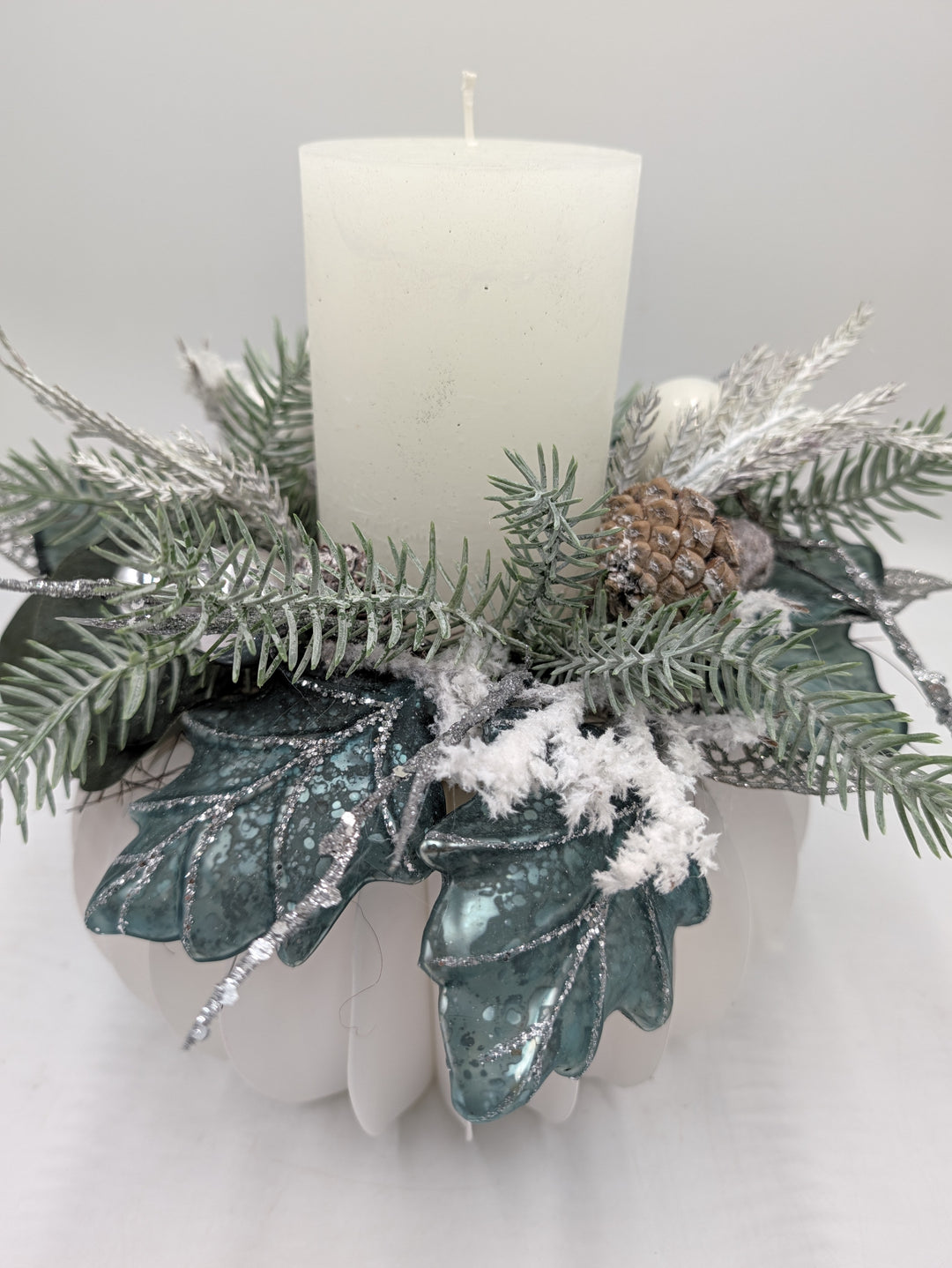 Wintergesteck Kerze Tanne Zapfen weiß mint silber – Ansicht 5