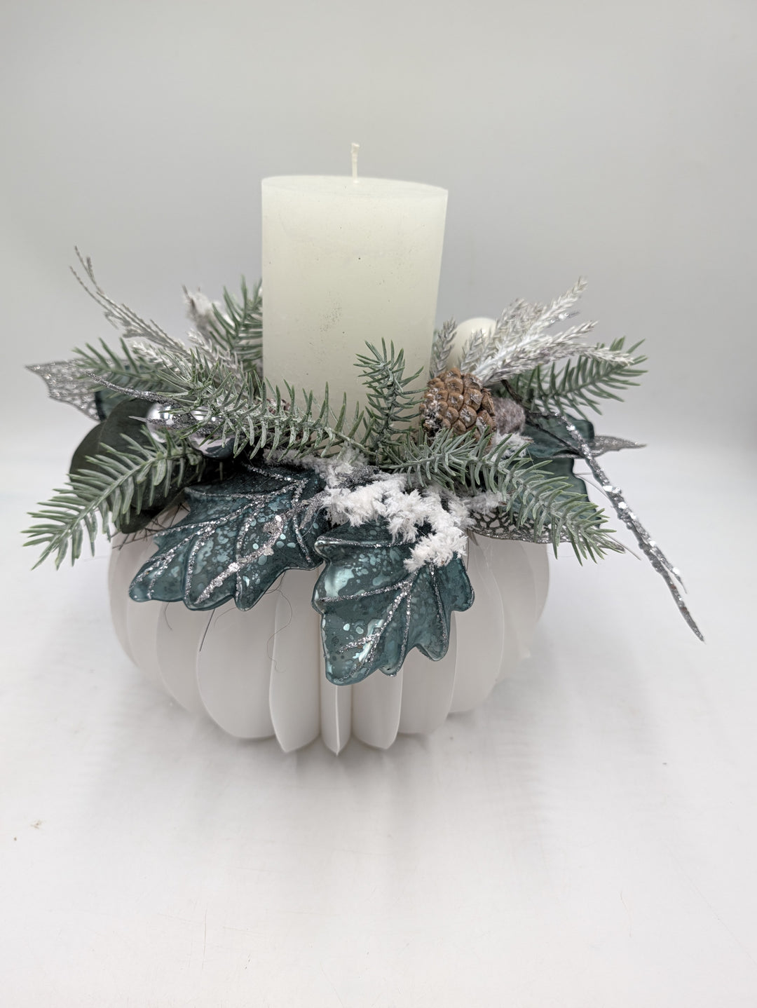 Wintergesteck Kerze Tanne Zapfen weiß mint silber – Ansicht 6