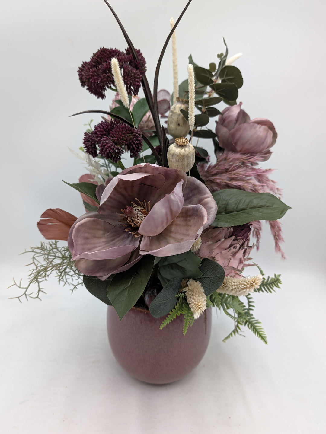 Herbstgesteck Magnolie Gräser Mohnkapseln altrosa bordeaux – Ansicht 3