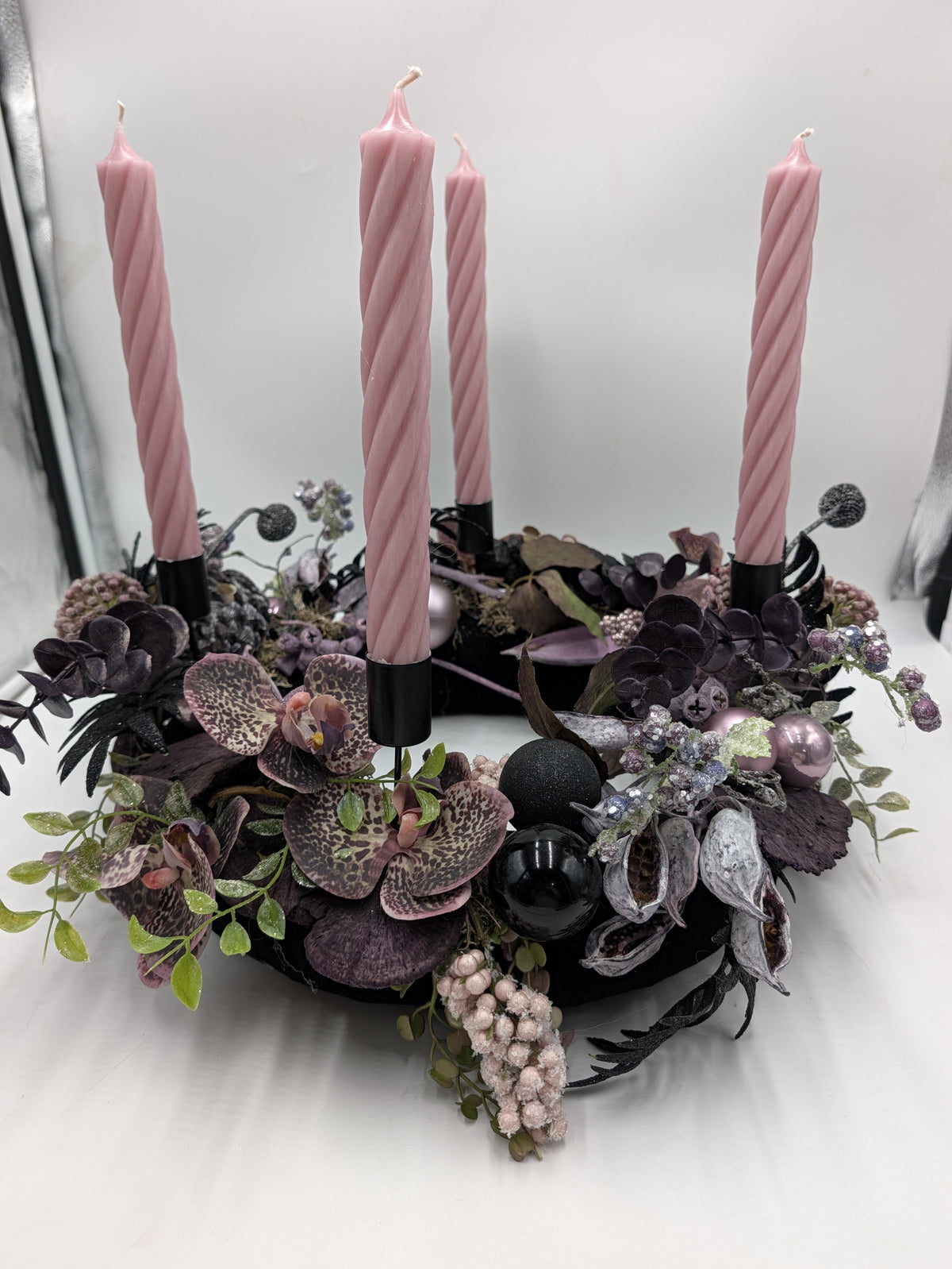 Adventskranz modern Orchideen Kugeln rosa schwarz – Ansicht 6