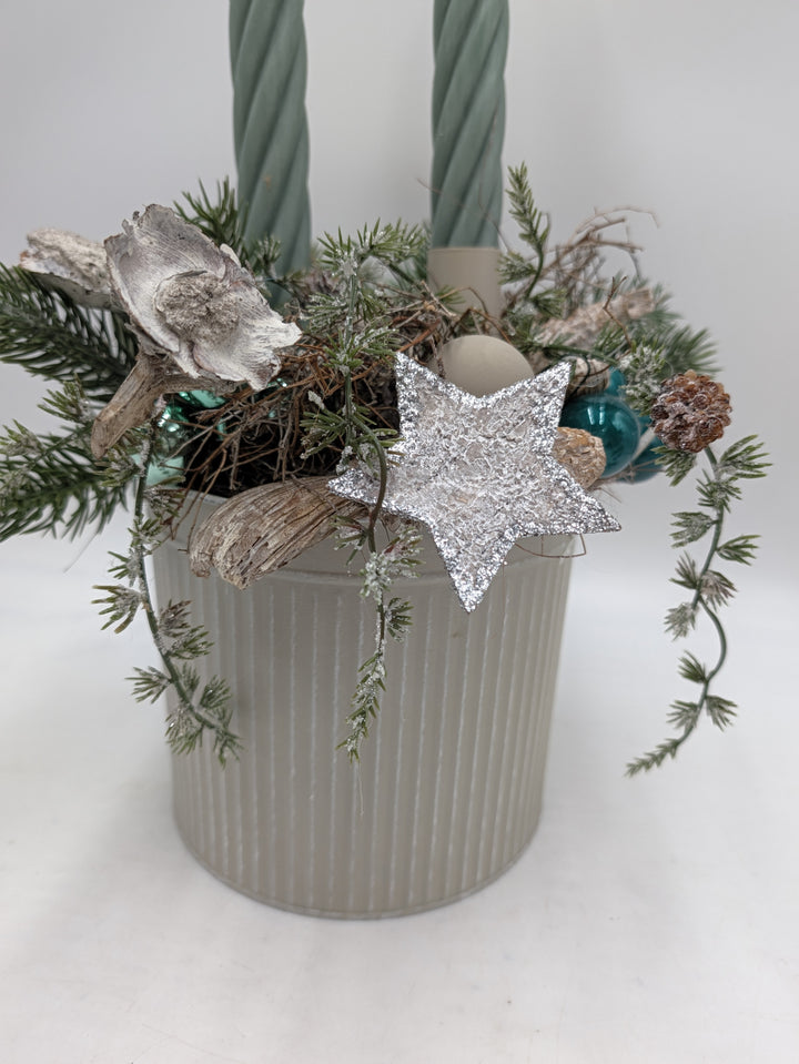 Weihnachtsgesteck Kerzen Tannenzweige Stern salbei mint – Ansicht 5