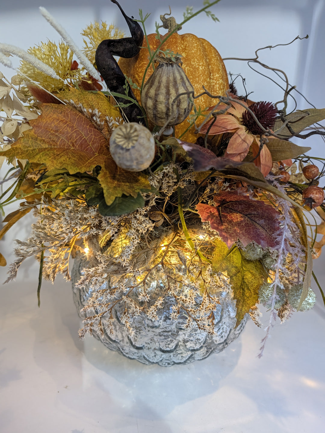 Herbstgesteck Kürbis Blüten Beeren orange silber – Ansicht 6