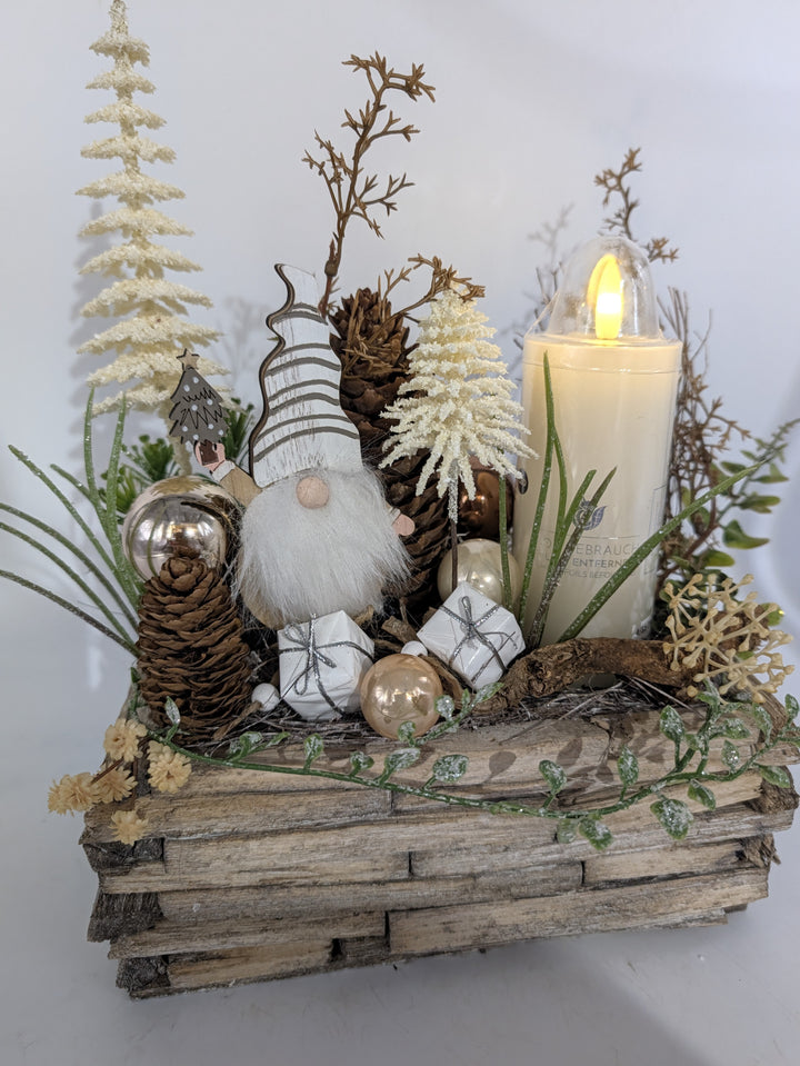 Weihnachtsgesteck Wichtel Bäume Zapfen creme natur – Ansicht 5