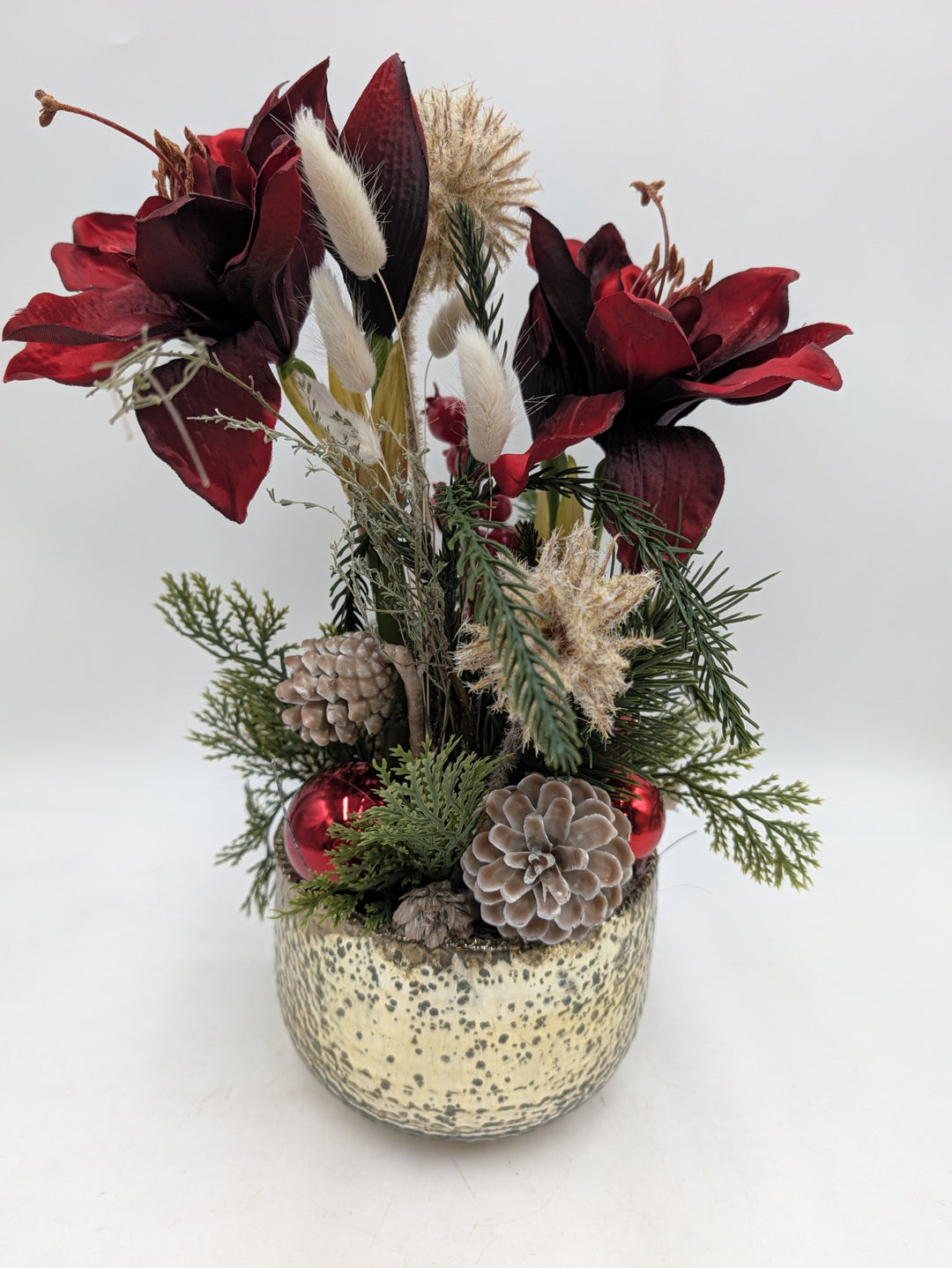 Weihnachtsgesteck Amaryllis Zapfen Tanne rot gold – Ansicht 3