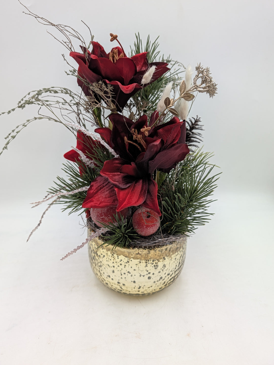 Weihnachtsgesteck Amaryllis Tanne Zapfen rot gold – Ansicht 5