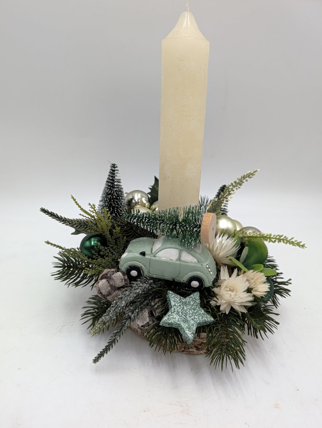 Weihnachtsgesteck Auto Tannenbäumchen Kerze mint creme – Ansicht 3