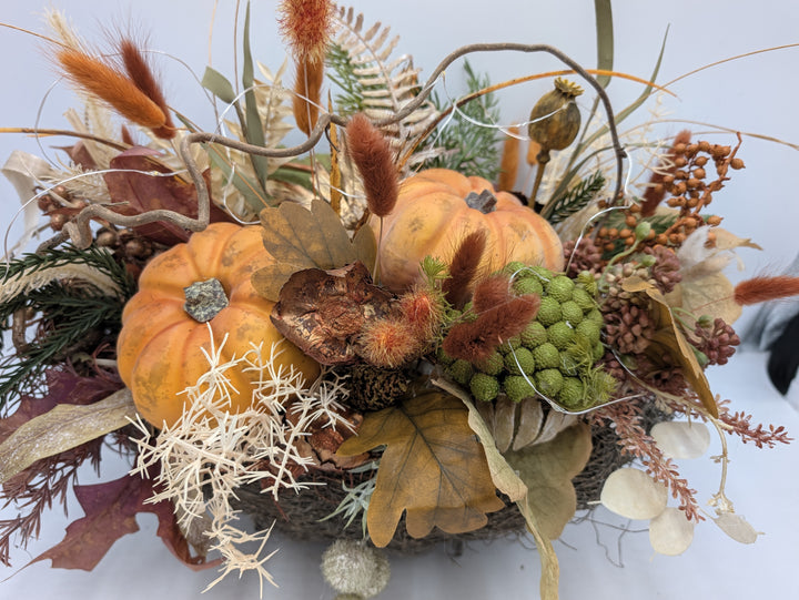 Herbstgesteck Kürbis Gräser Eichenblätter orange natur – Ansicht 3