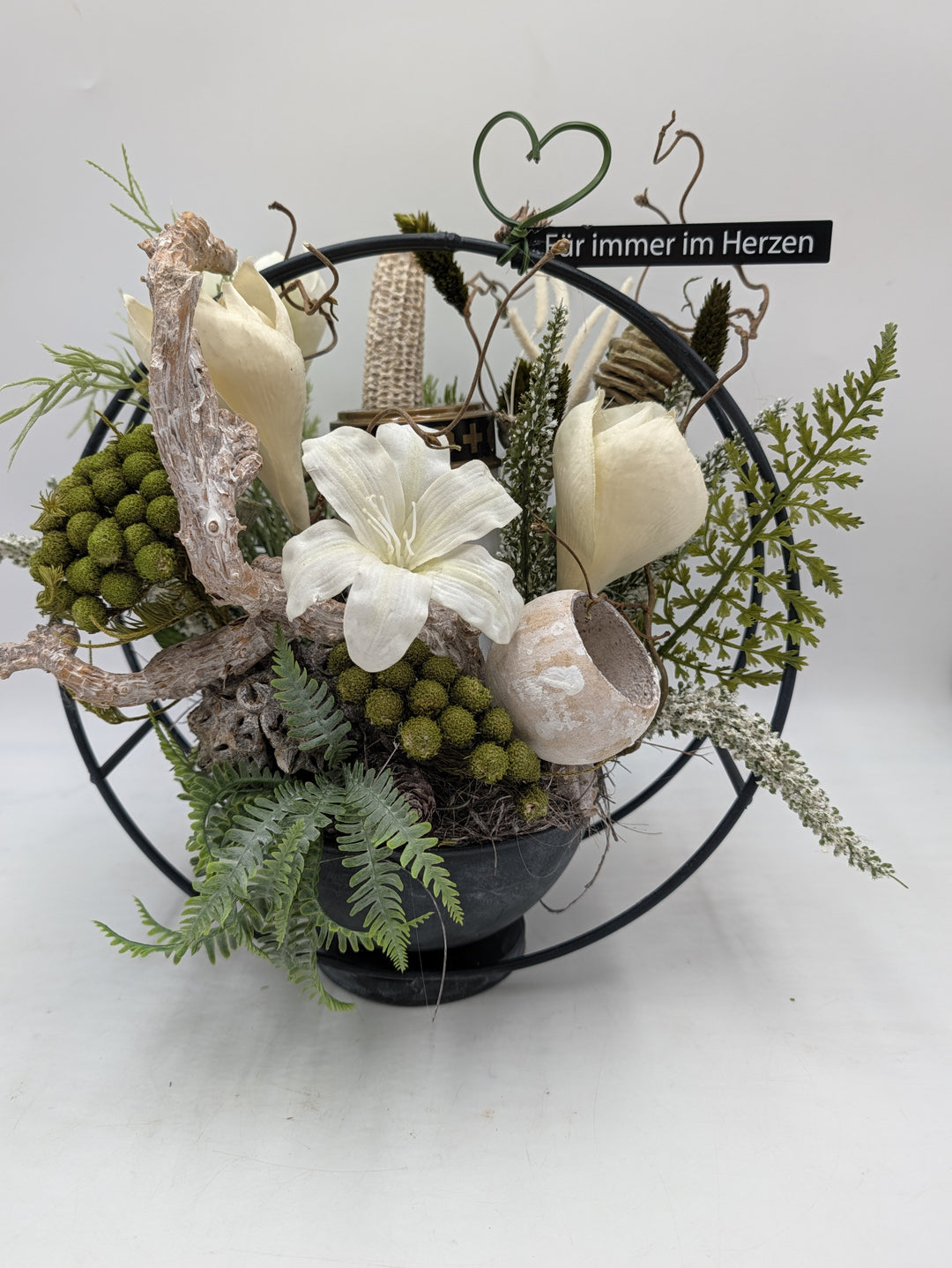 Grabgesteck Grablicht Amaryllis Farn weiß grün – Ansicht 3