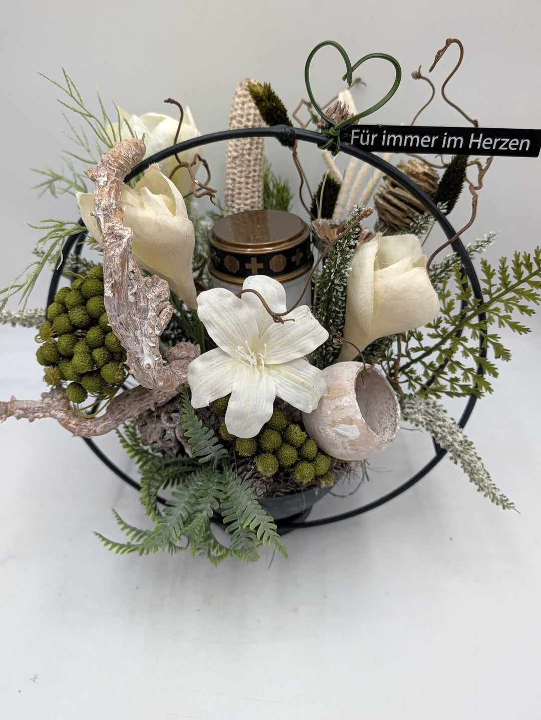 Grabgesteck Grablicht Amaryllis Farn weiß grün – Ansicht 4