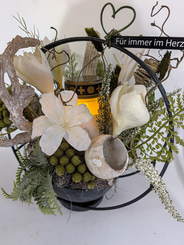 Grabgesteck Grablicht Amaryllis Farn weiß grün – Ansicht 5