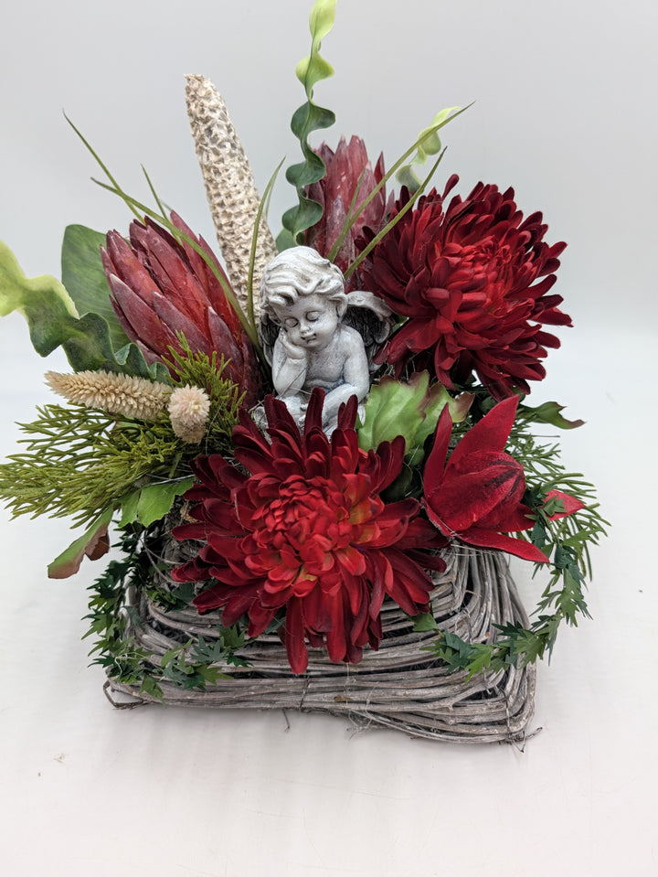 Trauergesteck Engel Chrysanthemen Protea rot grau – Ansicht 3