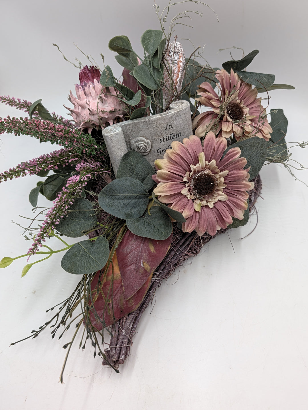 Trauergesteck Gerbera Protea Heide rosa grün – Ansicht 3