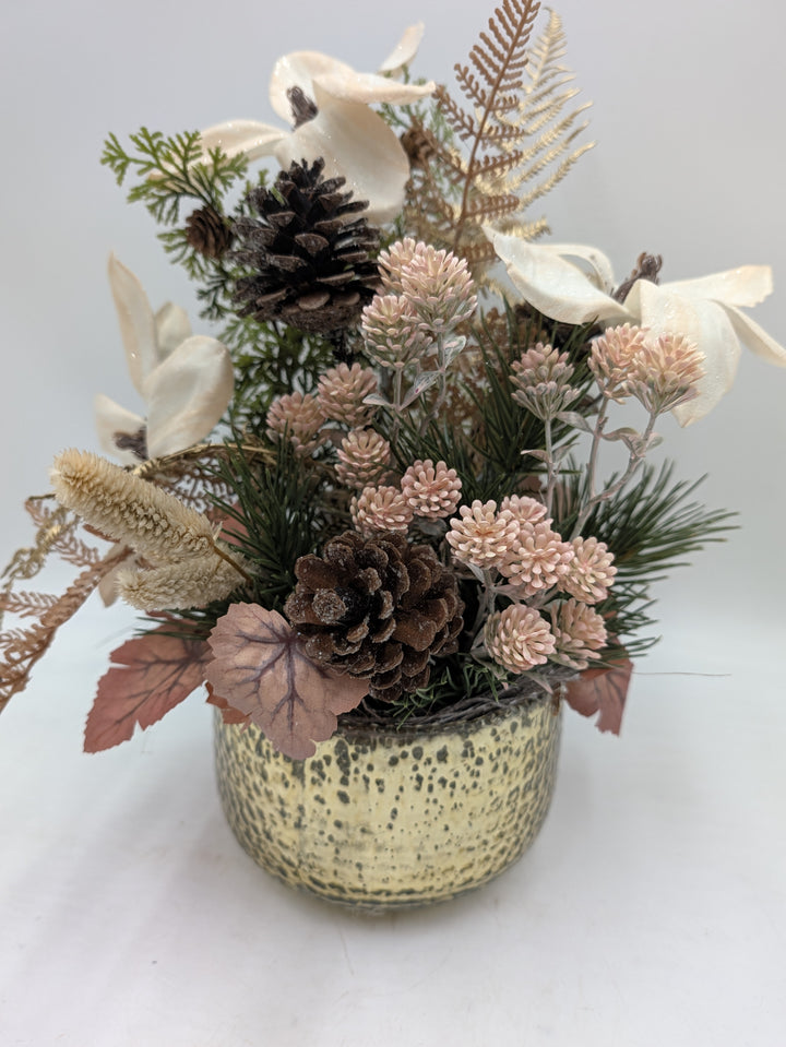 Wintergesteck Magnolien Zapfen Farn creme rosa – Ansicht 4