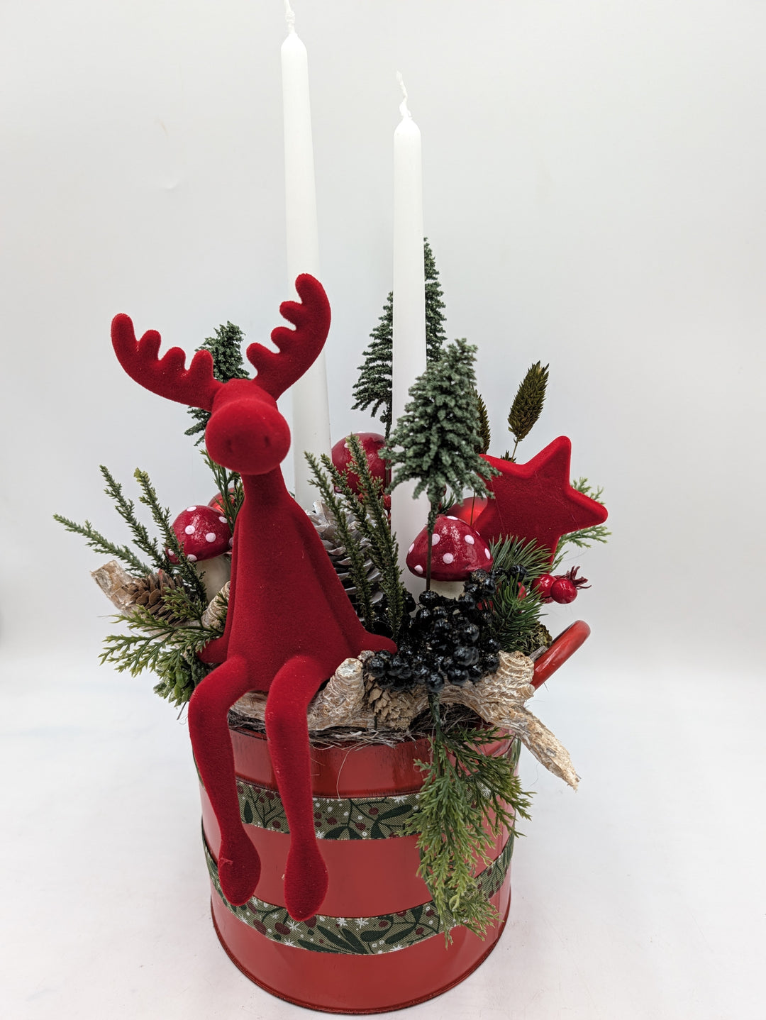 Weihnachtsgesteck Elch Fliegenpilze Tannenbäume rot weiß – Ansicht 6