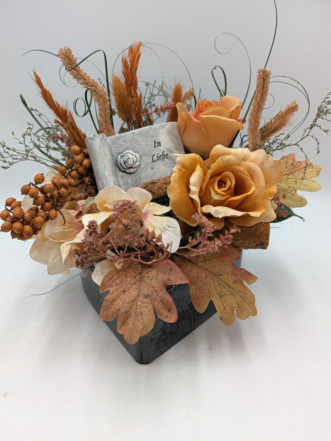 Trauergesteck Rosen Gräser Eichenlaub In Liebe orange creme – Ansicht 6