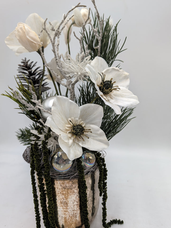 Wintergesteck Christrosen Zapfen Kiefer creme weiss – Ansicht 3