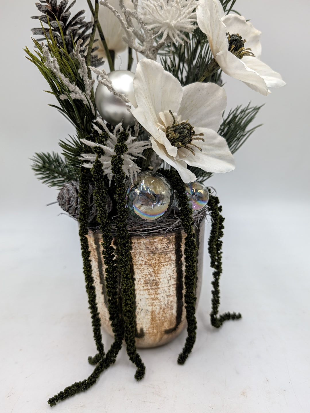 Wintergesteck Christrosen Zapfen Kiefer creme weiss – Ansicht 5