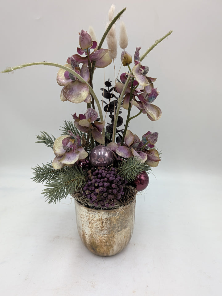 Weihnachtsgesteck Orchideen Kugeln Tanne lila creme – Ansicht 3