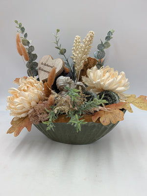 Trauergesteck Engel Chrysanthemen Gräser creme orange – Ansicht 3