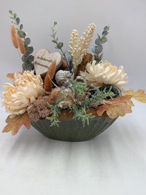 Trauergesteck Engel Chrysanthemen Gräser creme orange – Ansicht 6