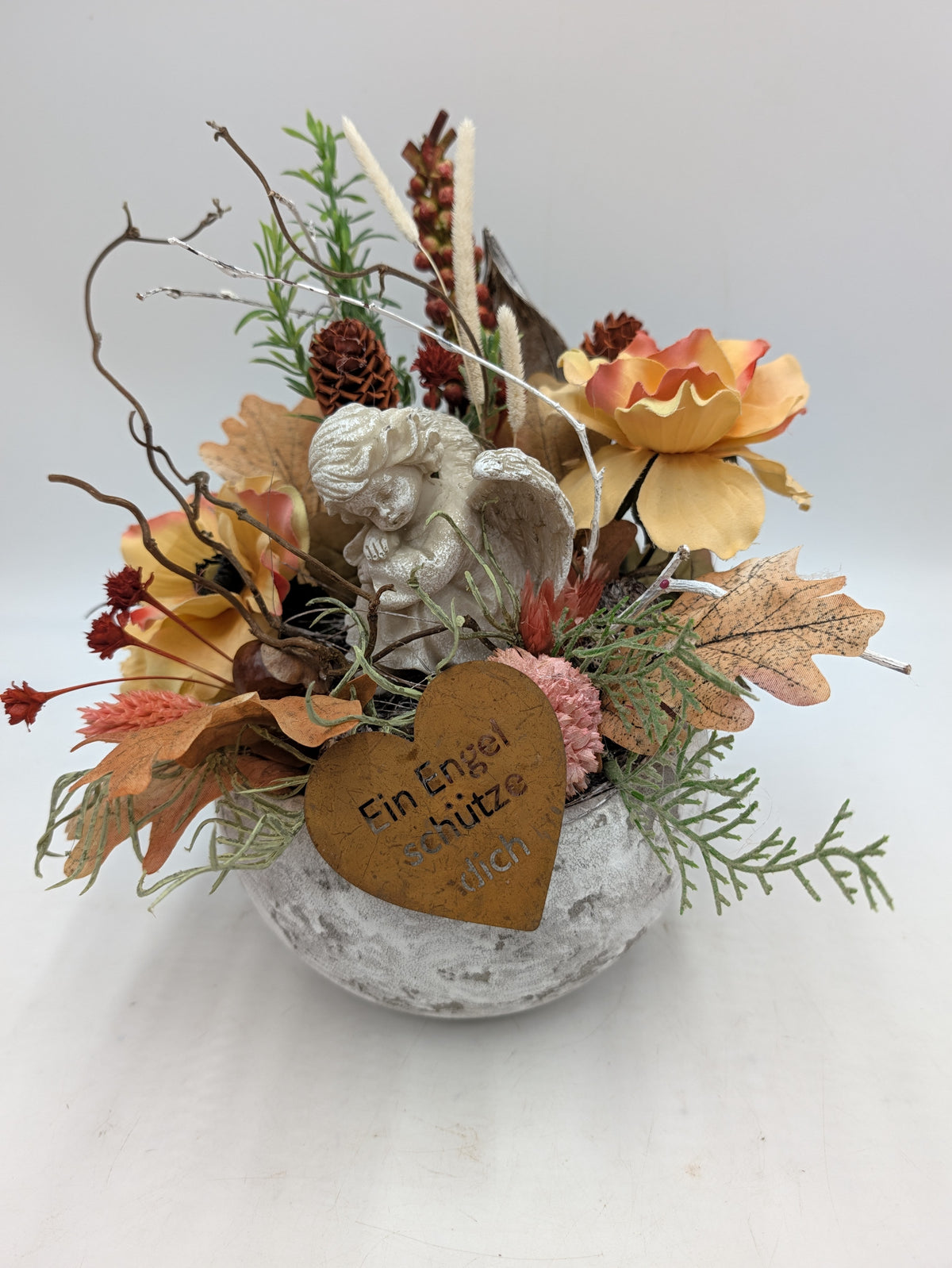 Trauergesteck Engel Anemone Herbstlaub apricot orange – Ansicht 3