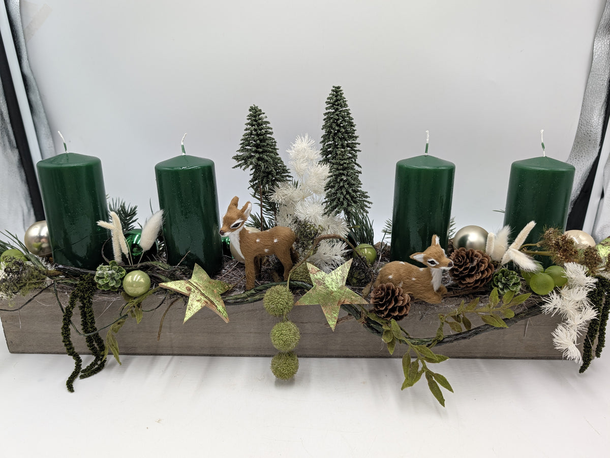 Adventsgesteck Holzkasten Rehe Tannenbäume grün gold – Ansicht 5