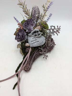 Trauergesteck Engel Herz Rosen Lavendel lila – Ansicht 5