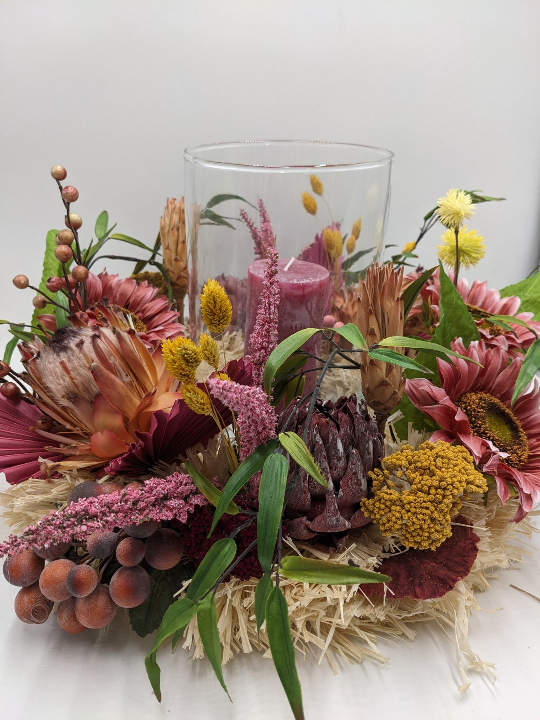 Tischgesteck Sommergesteck Windlicht Kerze Sonnenblumen Heide Beeren Gräser rosa gelb