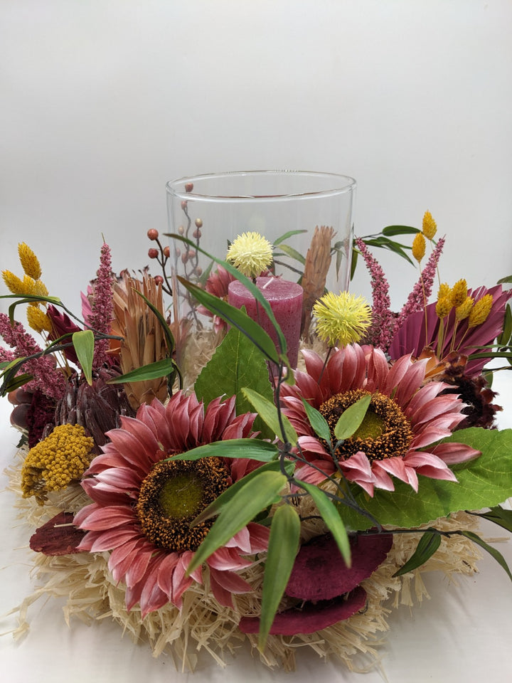 Tischgesteck Sommergesteck Windlicht Kerze Sonnenblumen Heide Beeren Gräser rosa gelb