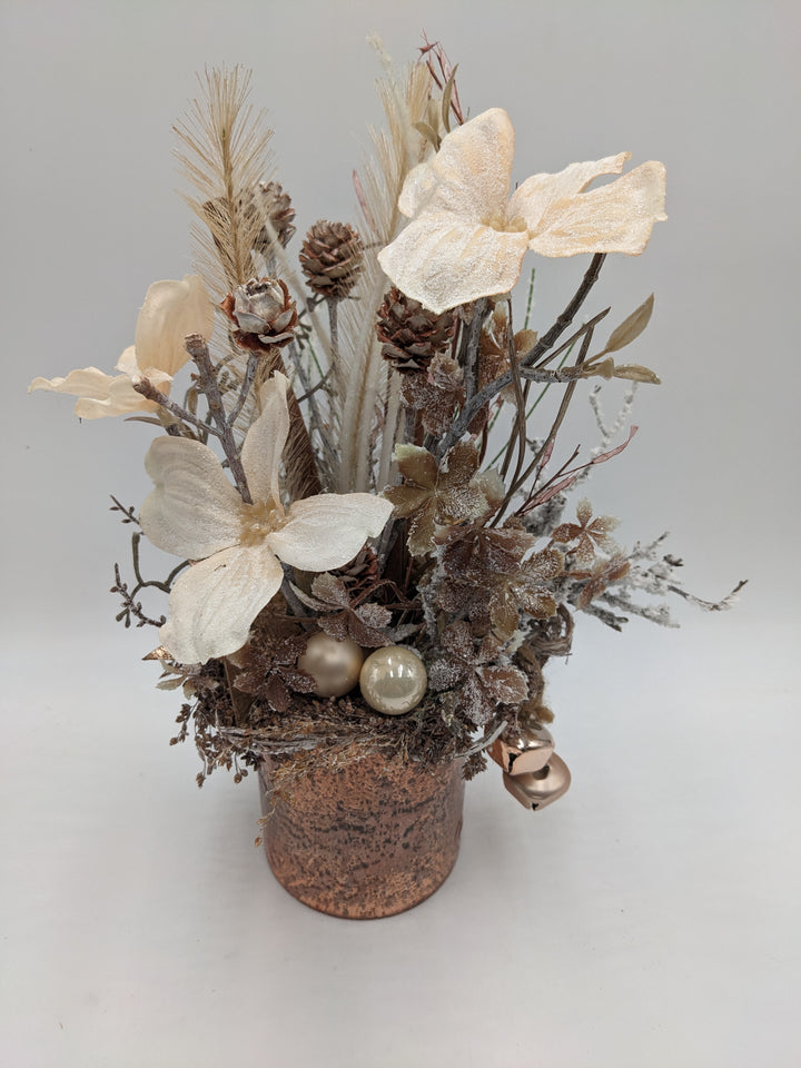 Weihnachtsgesteck Kugel Glocke Feder Amaryllis kupfer