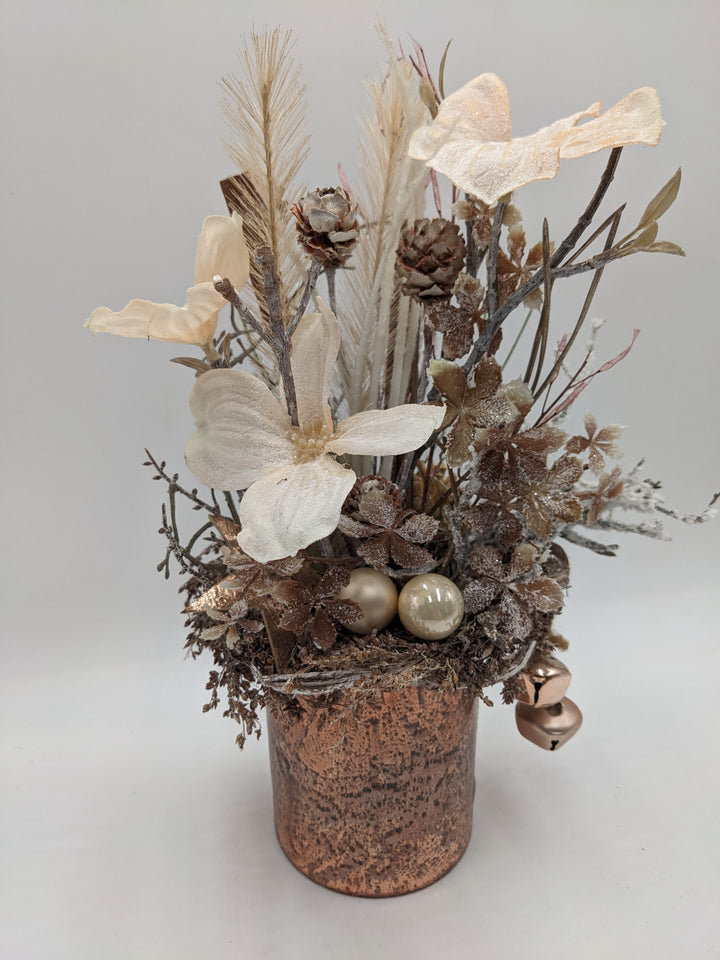 Weihnachtsgesteck Kugel Glocke Feder Amaryllis kupfer
